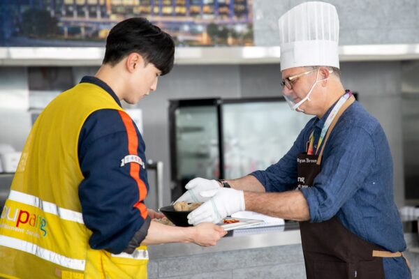 쿠팡풀필먼트서비스, 중복맞이 삼계탕 배식