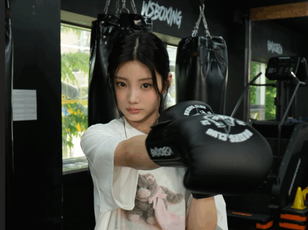 쿠팡플레이-원희는-스무살-미공개-스틸-공개-260721-01